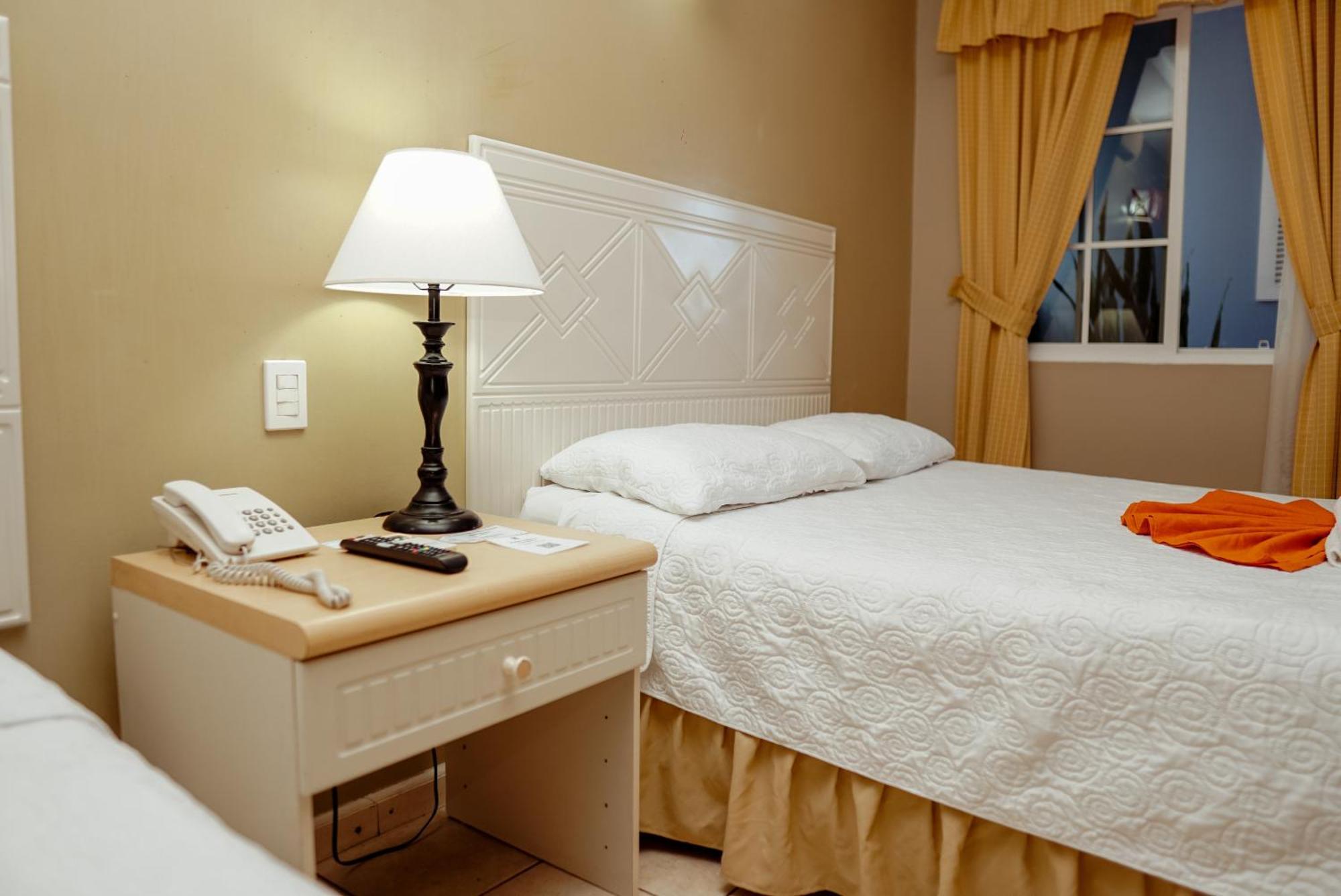 Hotel Casona Del Lago فلوريس المظهر الخارجي الصورة